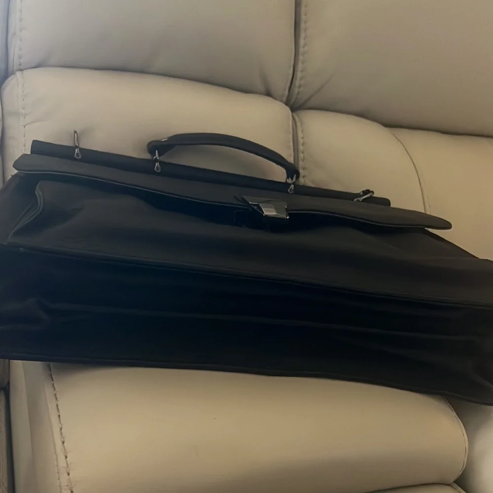 Reaction Kenneth Cole Leather Laptop Briefcase NWT